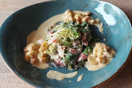 Теплый салат с морепродуктами Сахалин