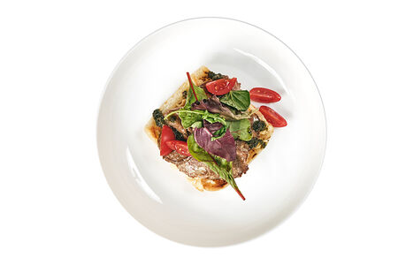 Тартин с ростбифом и соусом тоннато