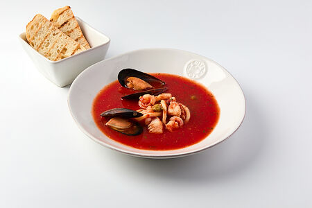 Томатный суп с морепродуктами