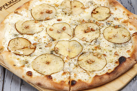 Пицца Груша с голубым сыром и медом