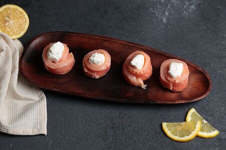 Рулетики из сёмги и творожного сыра