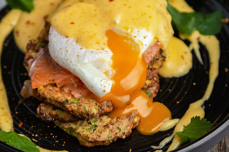 Кабачковые оладьи с лососем