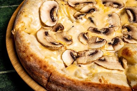 Пицца Шампиньон на грибной пасте
