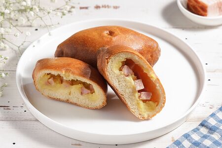 Пирожок сдобный Картошка с грудинкой