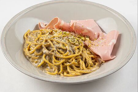 Спагетти с мортаделлой и трюфелем