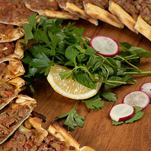 Пиде с мелко рубленным мясом