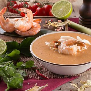 Том ям с морепродуктами