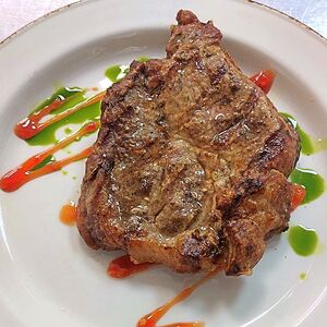 Стейк из cвинoй шеи