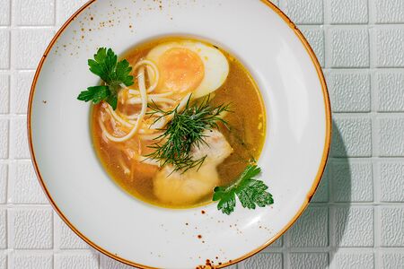 Куриный суп с лапшой и яйцом
