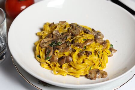 Тальятелле с грибами и трюфельным соусом