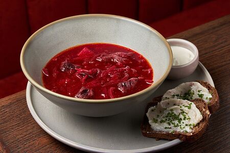 Борщ с говядиной и смальцем