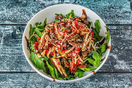 Теплый салат с говядиной