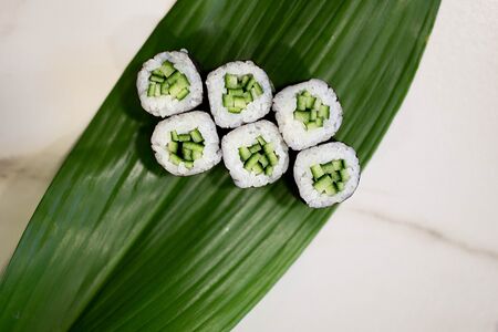 Ролл с огурцом