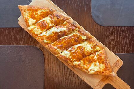 Нун с пюре и рыбным фаршем под сыром