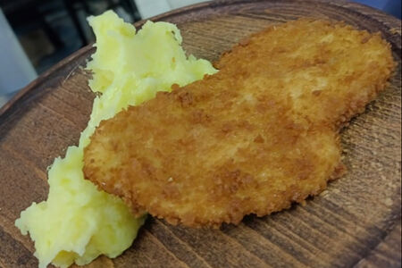 Шницель из цыпленка с картофельным пюре