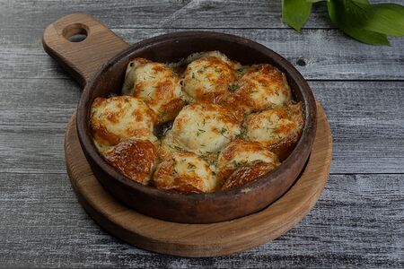 Запеченные грибы с сыром