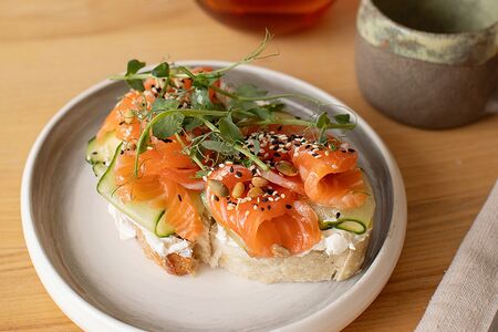 Брускетта с форелью