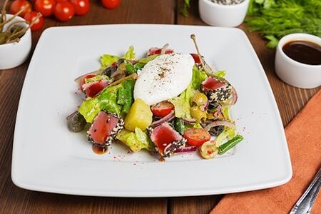 Салат с тунцом