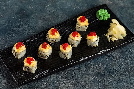 Ролл с запечённым гребешком