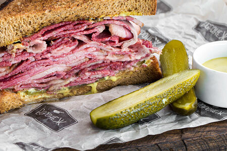 Сэндвич с пастрами