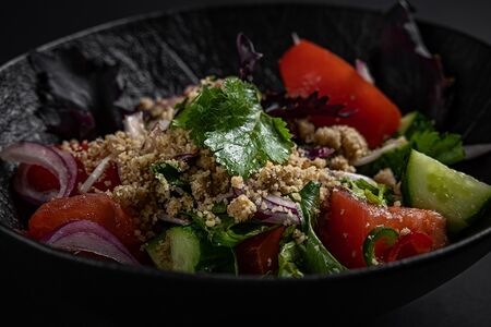 Овощной салат по-грузински с орехами