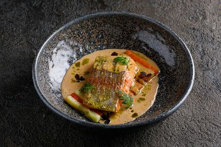 Форель с овощами в соусе топленое молоко