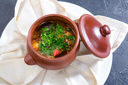 Жаркое по-домашнему в горшочке