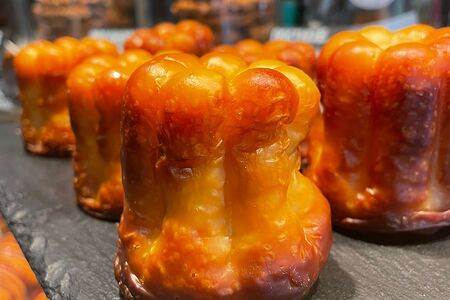 Канеле с карамелью