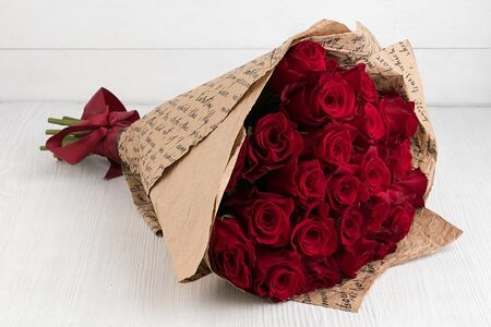 Красная роза Red Naomi