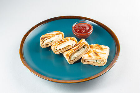 Сулугуни в лаваше с кинзой и ткемали 