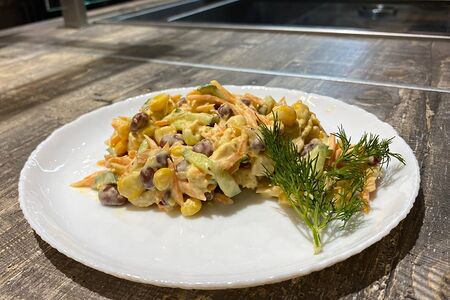 С копченой курицей и фасолью