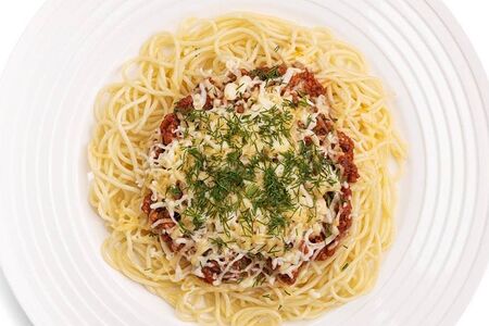 Спагетти с соусом болоньезе с курицей