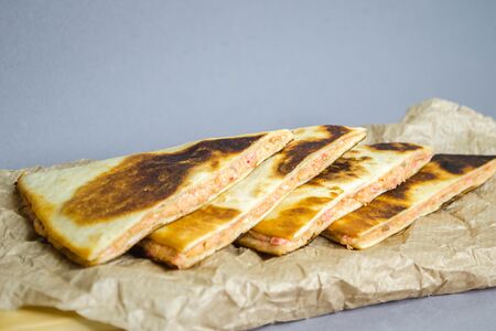 Кесадилья с лососем