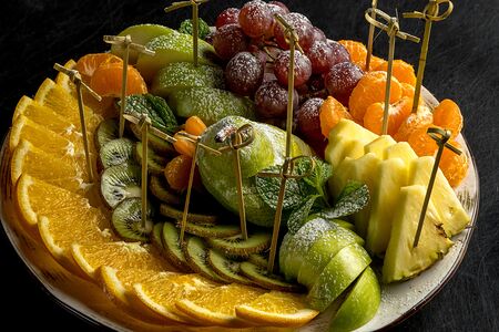 Ассорти сезонных фруктов