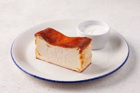 Творожная запеканка со сметаной