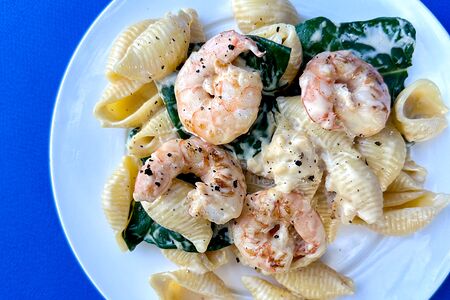 Паста в сливочном соусе с креветками