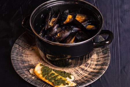 Мидии в соусе Том ям