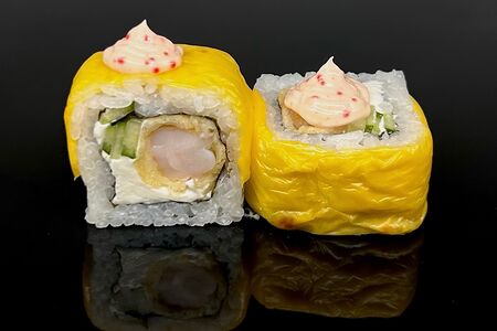 Ролл с креветкой и сыром чеддер