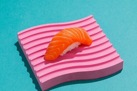 Суши лосось