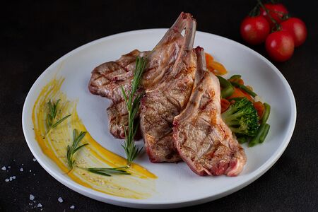 Каре ягненка на гриле