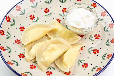 Вареники с творогом и сметаной
