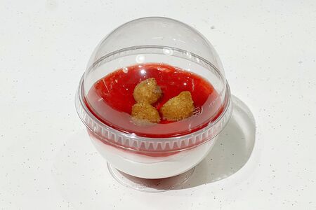 Сырный крем с клубникой