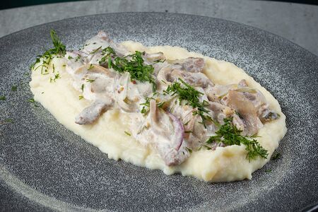 Бефстроганов с пюре