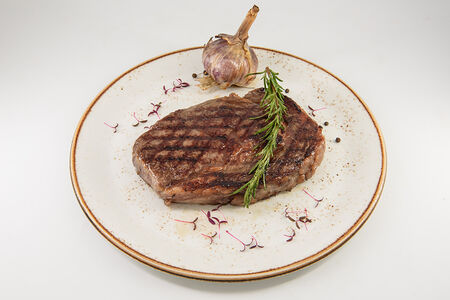 Стейк из говядины сухого вызревания