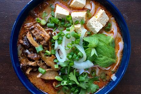 Суп Лакса с тофу и грибами шиитаке