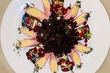 Рулетики из баклажанов с сырной начинкой