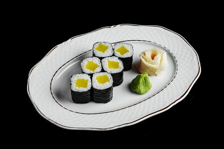 Ролл с такуаном