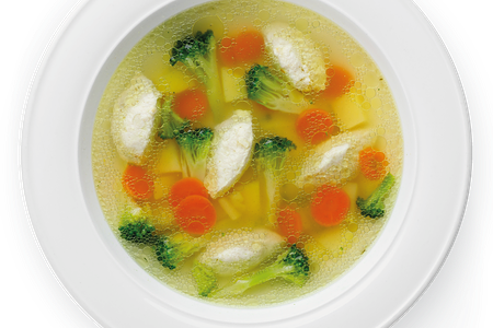 Суп с куриными кнелями и овощами