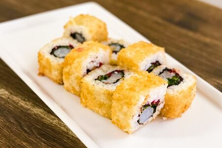 Темпура ролл с креветкой и соусом терияки