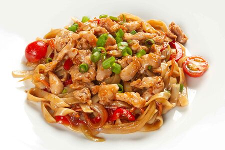 Wok лапша с курицей